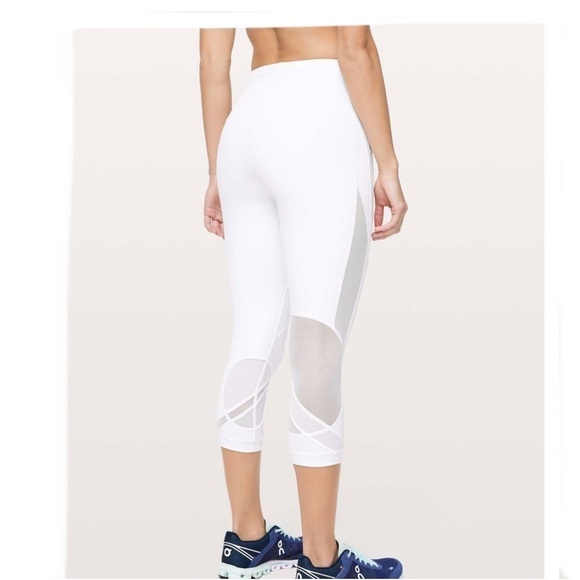 Lululemon Clear the Court Crop 21 inch white mesh leggings size 6 - Picture 2 of 10